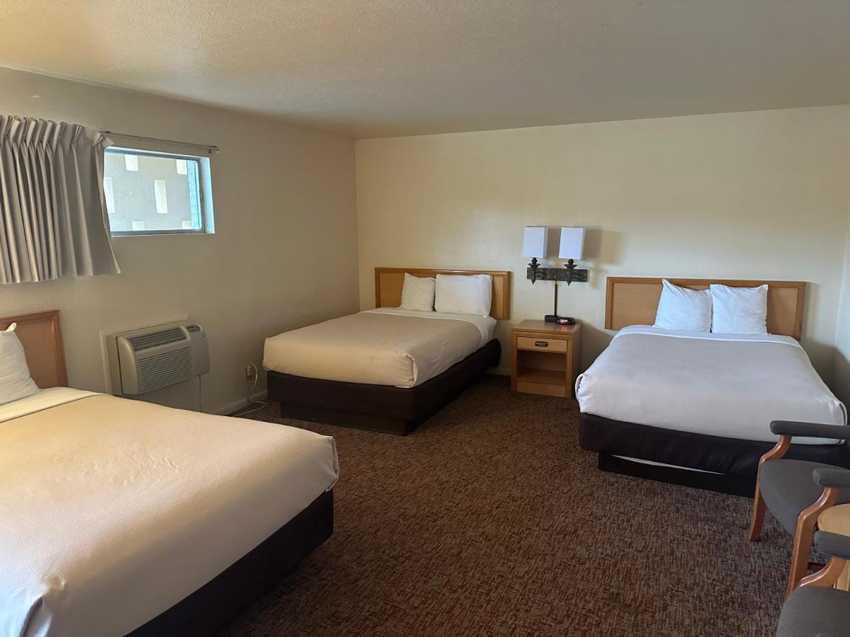 Big Bend Traveler'S Inn Great Bend Екстериор снимка